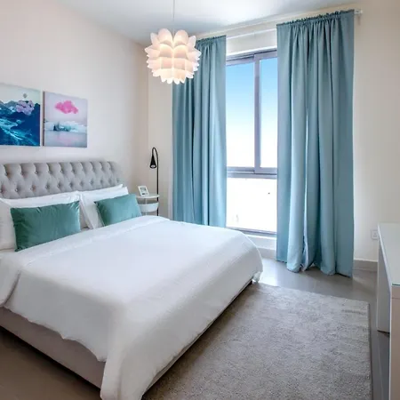 Luxury Family Retreat: Beach & Mall Access with Balcony Views Samaheej Exterior photo