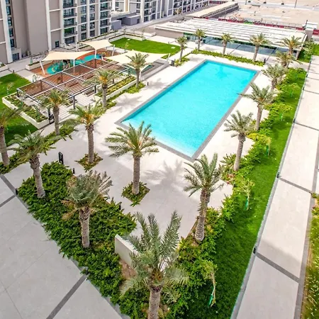 Luxury Family Retreat: Beach & Mall Access with Balcony Views Samaheej Exterior photo