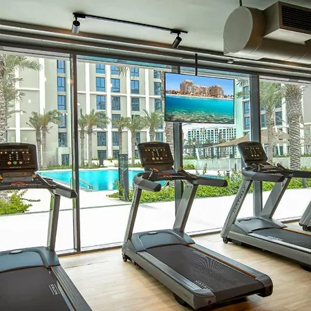 Luxury Family Retreat: Beach & Mall Access with Balcony Views Samaheej Exterior photo