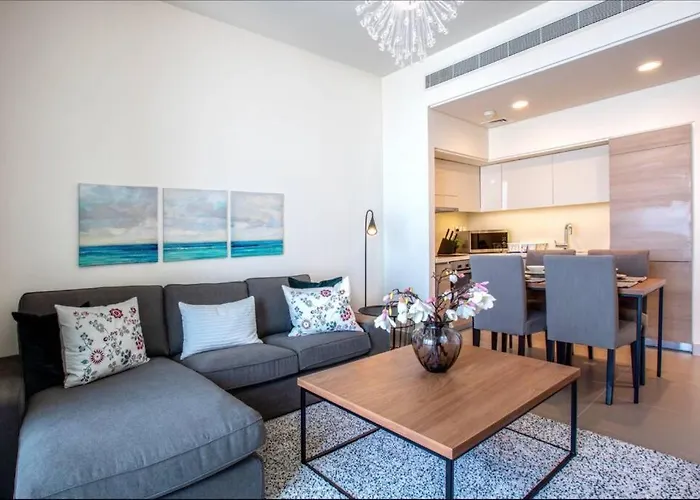 A Luxury Aprt 2 Bedrooms Balcony With Wonderful View Mall Access Hi Speed Wifi Beach Access & Much More For Family Only