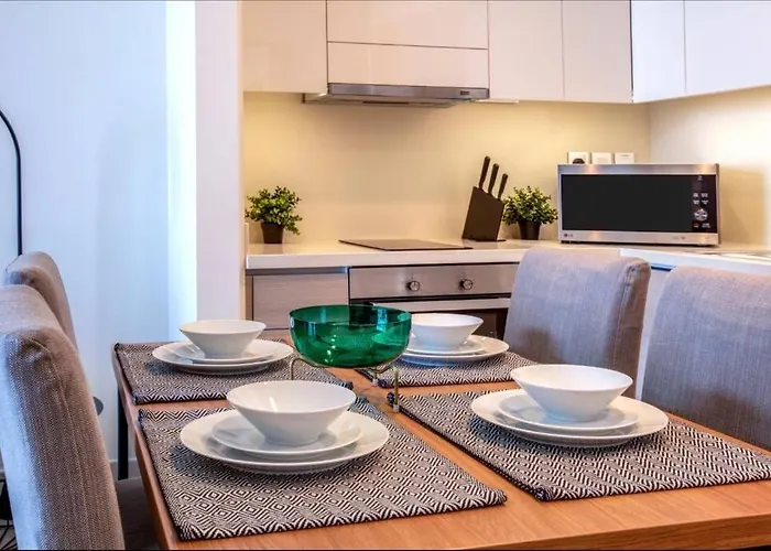 A Luxury Aprt 2 Bedrooms Balcony With Wonderful View Mall Access Hi Speed Wifi Beach Access & Much More For Family Only