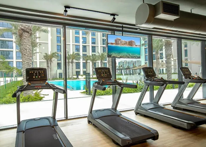 A Luxury Aprt 2 Bedrooms Balcony With Wonderful View Mall Access Hi Speed Wifi Beach Access & Much More For Family Only