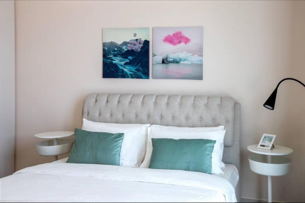 Luxury Family Retreat: & Mall Access With Balcony Views Samaheej